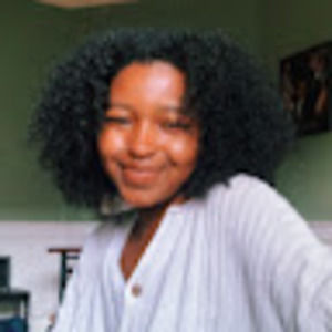 Meet your Posher, Qhira